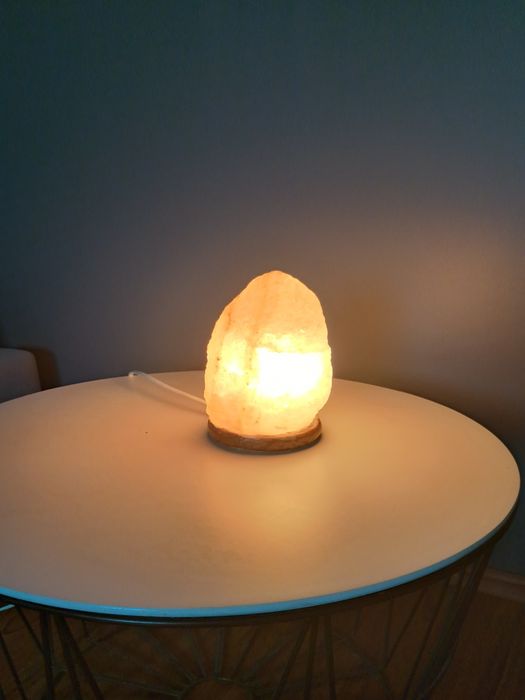 Lampa solna jonizuje powietrze