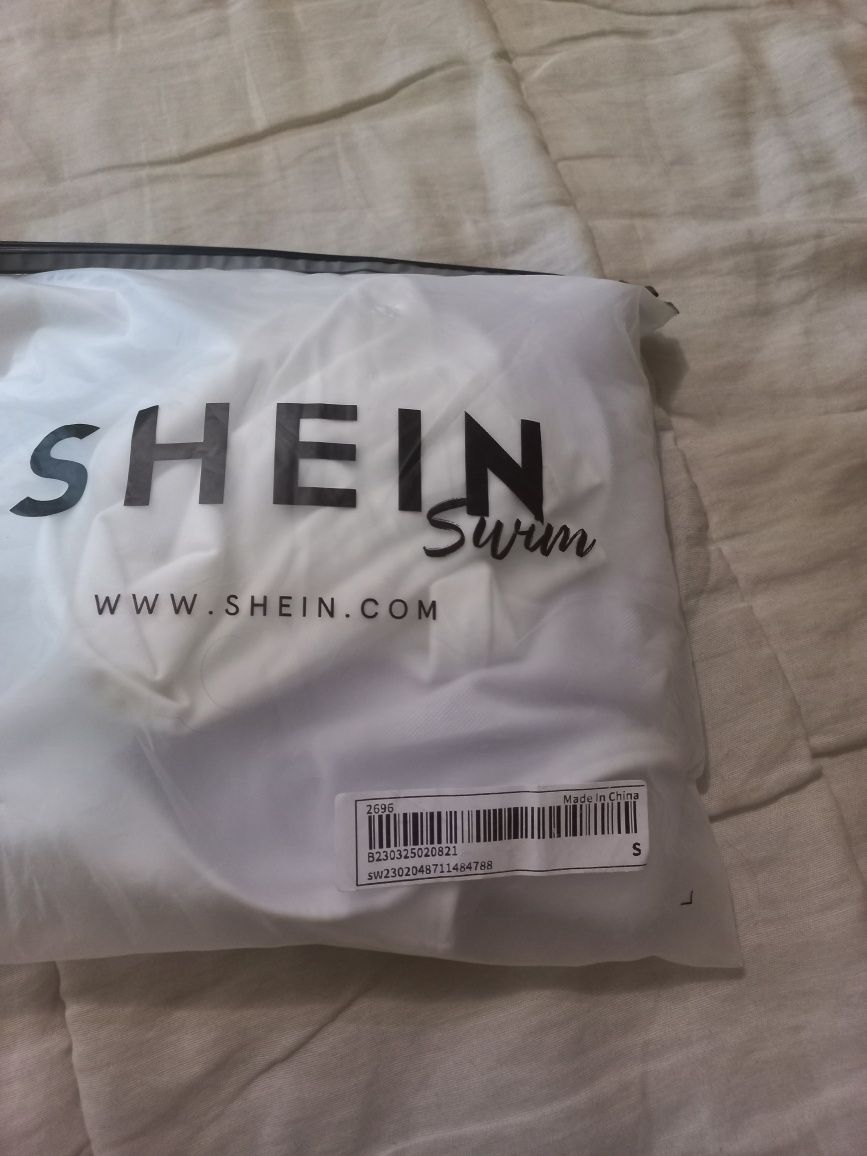 Фирменный купальник SHEIN