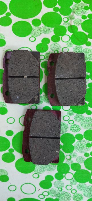 Тормозные колодки на ВАЗ три штуки