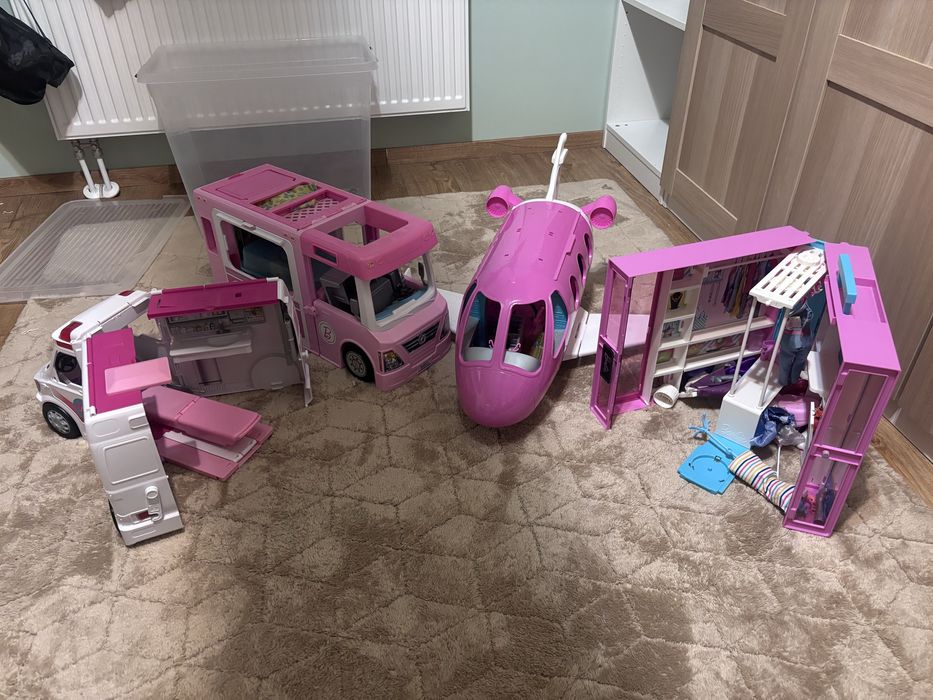 Barbie kamper, samolot, karetka i szafa