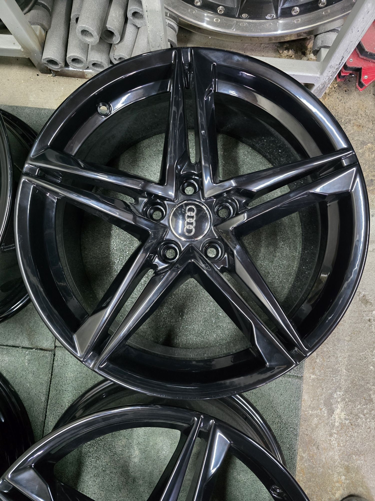 Felgi Audi 5x112 R18 ET40 66.6 A4 B9 B8 S4 A6 C7 C8 A5 S LINE 8W0 601