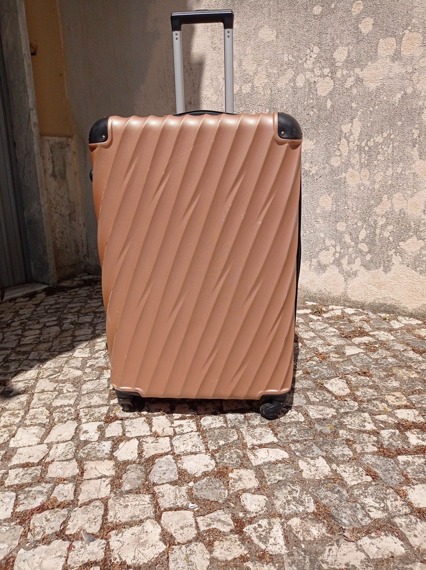 Mala de viagem em bom estado