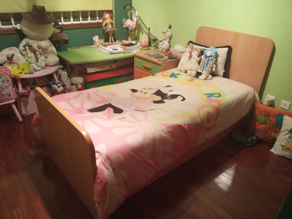 Berço  e Mobília de Junior