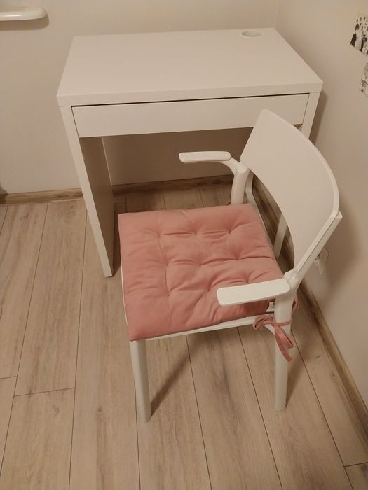 Biurko biale z krzesłem