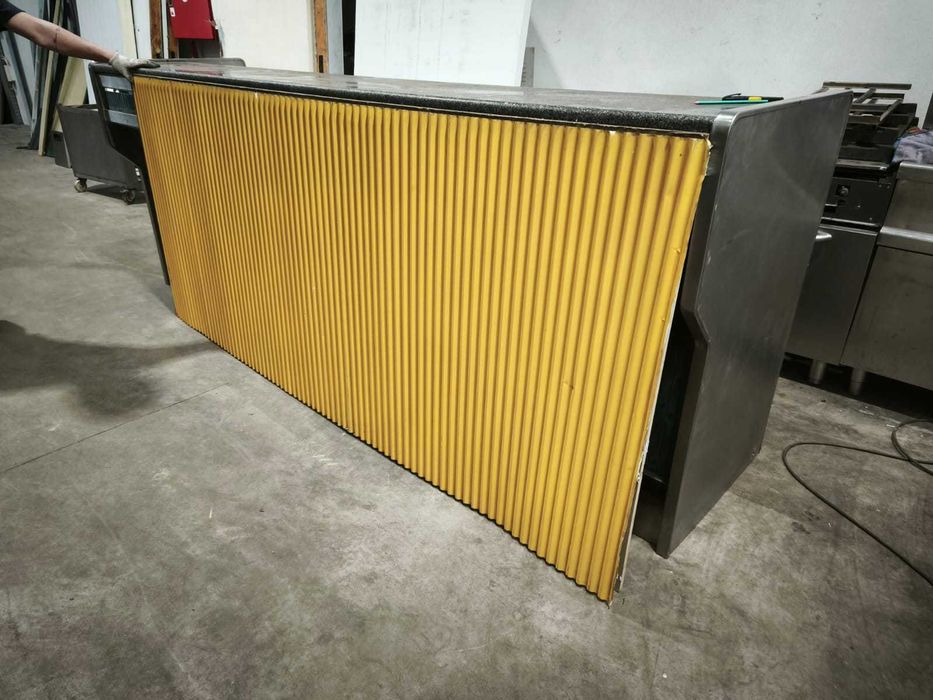 Balcão de frio com decoração