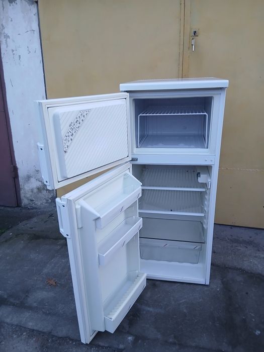 Lodówka z osobnym zamrażarnikiem firmy privileg -stan bardzo dobry.