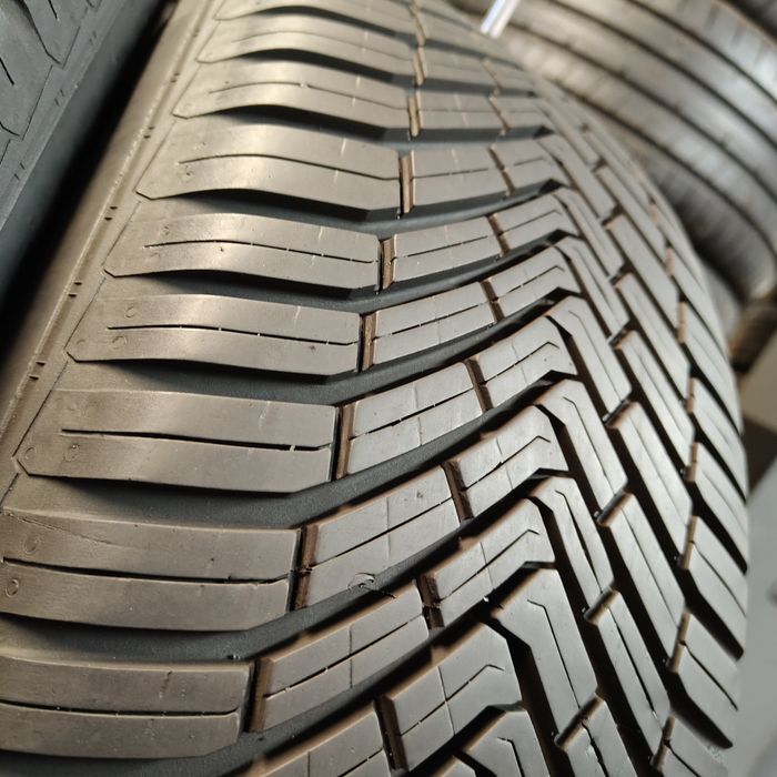 235/55/18 Sprzedam parę opon całorocznych Continental