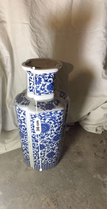 Jarra azul e branco