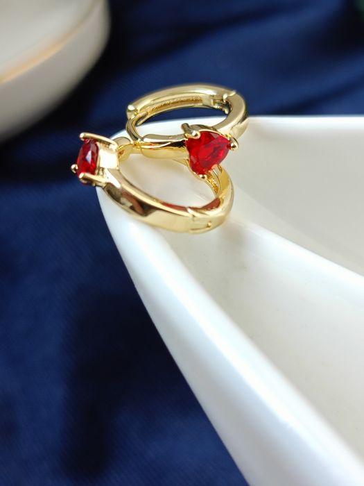 Nowe drobne serduszko cyrkonia minimalistyczne serce modne 2025