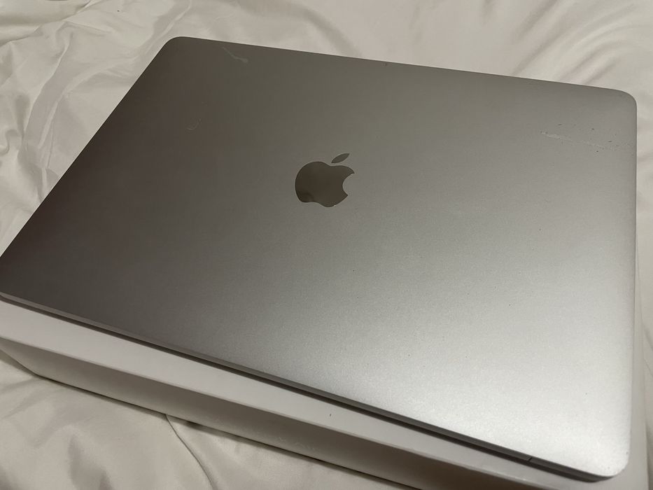 Macbook air m1 a2337 не працює монітор