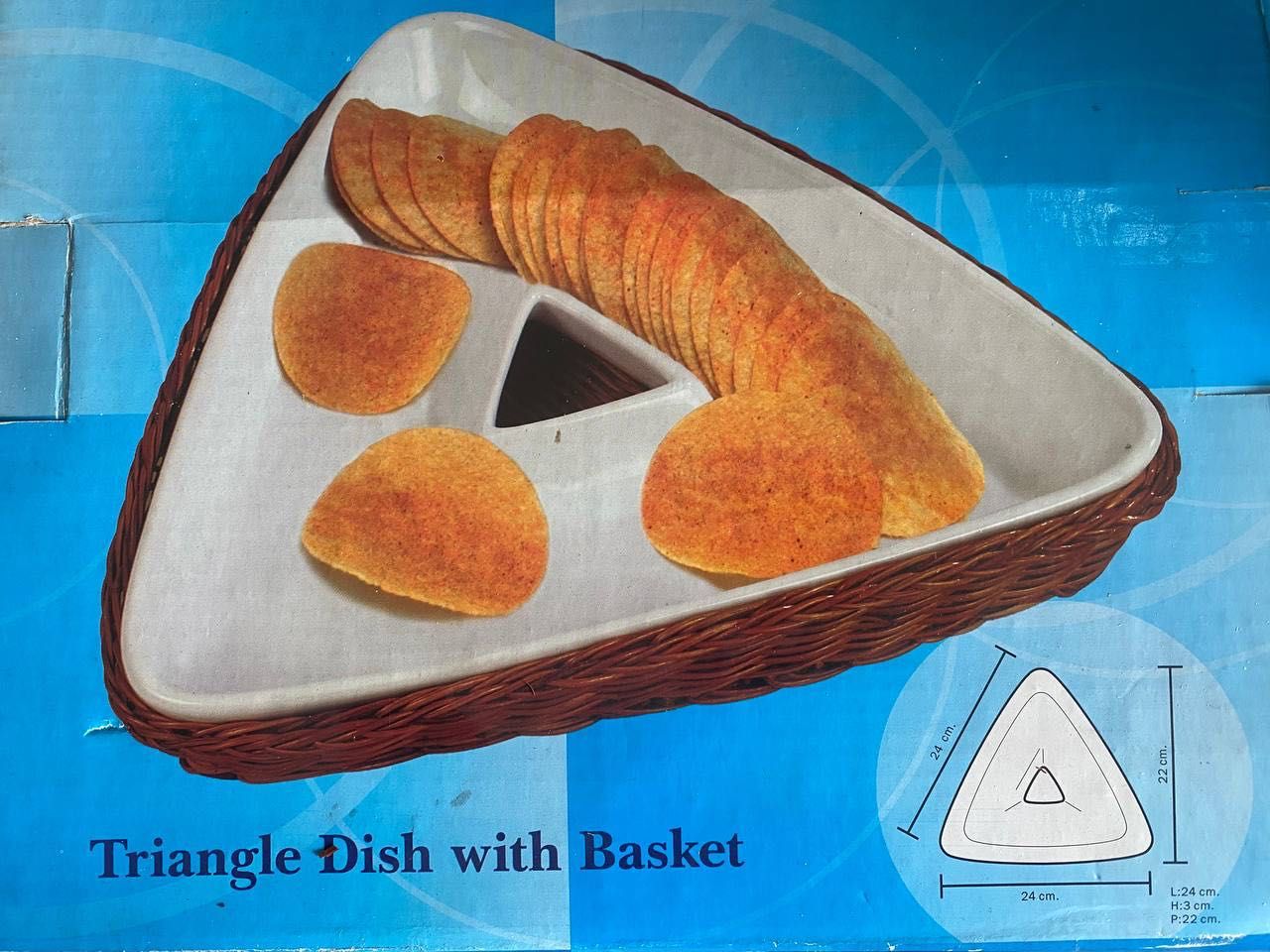 Треугольная тарелка блюдо для чипсов блинов снеков
