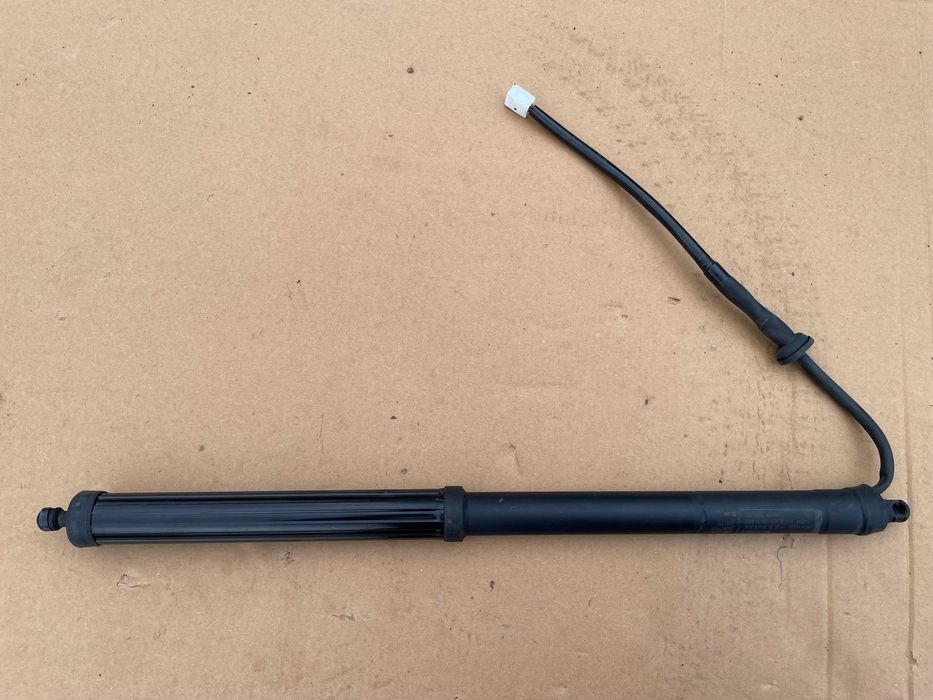 Siłownik klapy tylnej bagażnika TOYOTA RAV4 V