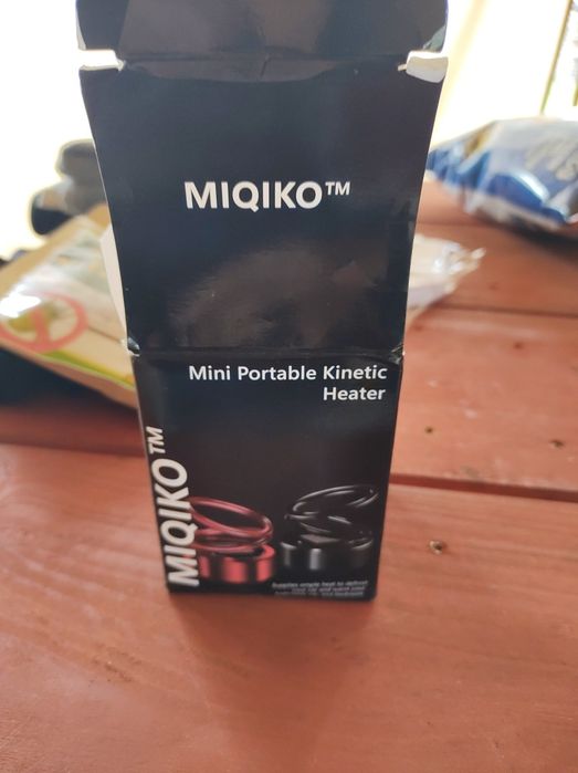 Przenośny mini grzejnik kinetyczny zasilany energią słoneczną