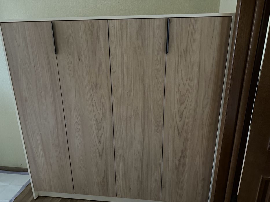 Продається шафа і комод нові