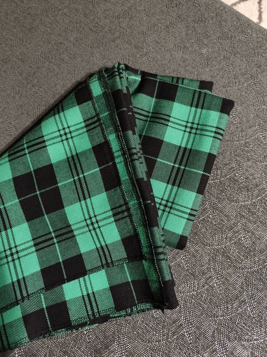 Отрезок ткани зелёного цвета