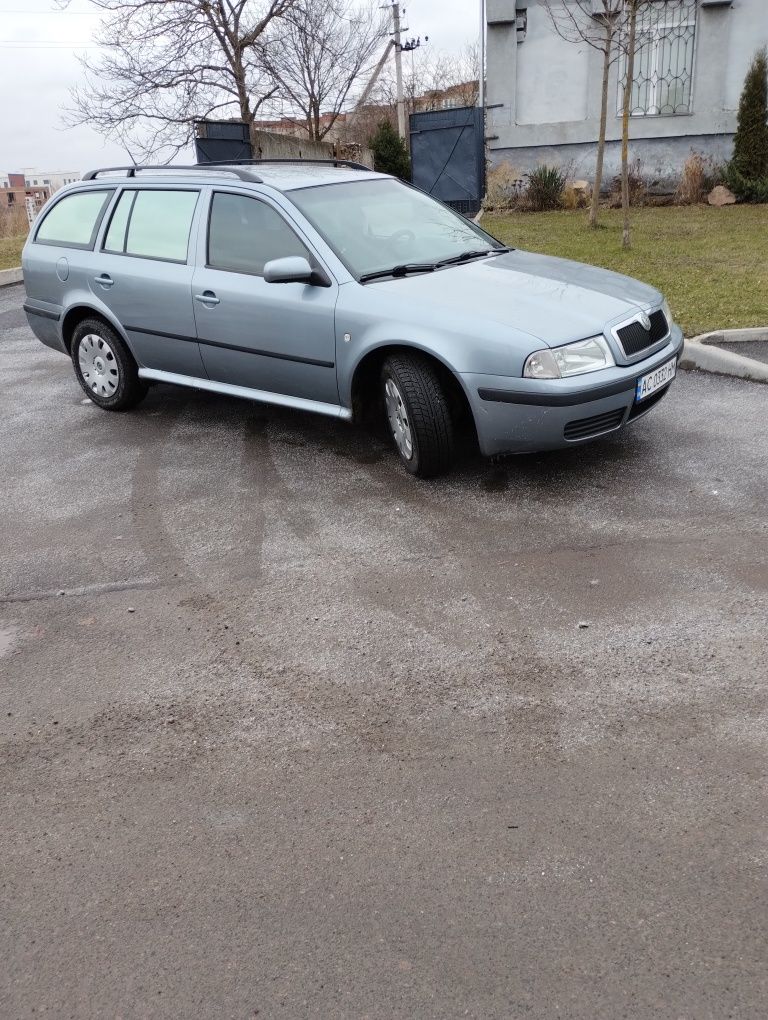 Продам skoda octavia tour 1.6л