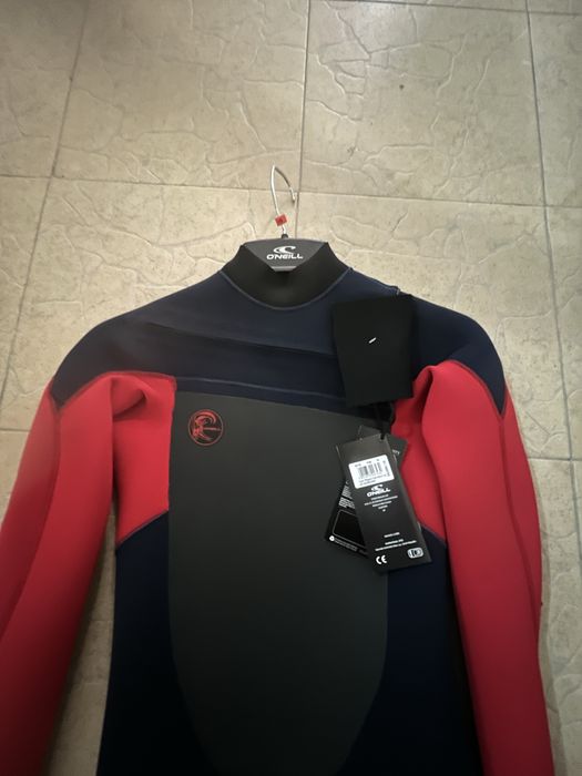 Fato de surf O’NEILL 4/3 novo (tamanho: 16)