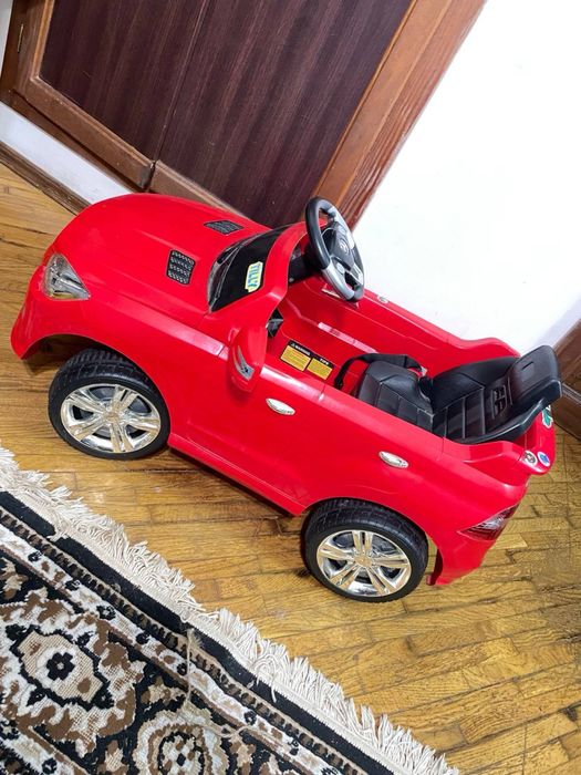 Електромобіль дитячтй автомобіль з керуванням