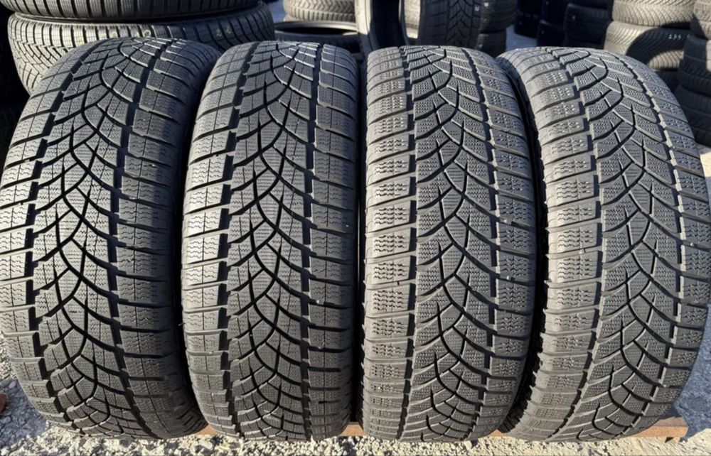 Шини зима 235/55R18 Goodyear комплект