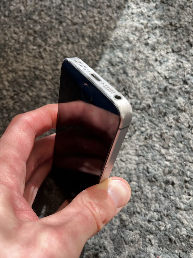 iPhone SE 32 GB srebrny