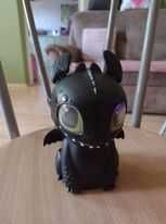 Czarna furia-szczerbatek-zabawka na baterie