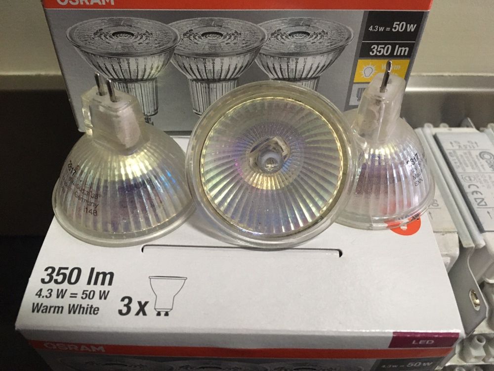 Transformador 230v - 12v + casquilhos GU 5.3 + lâmpadas de halogénio