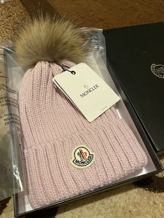 Шапка жіноча MONCLER…