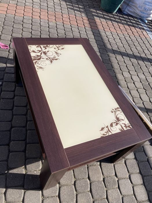 Ława ze szklanym blatem