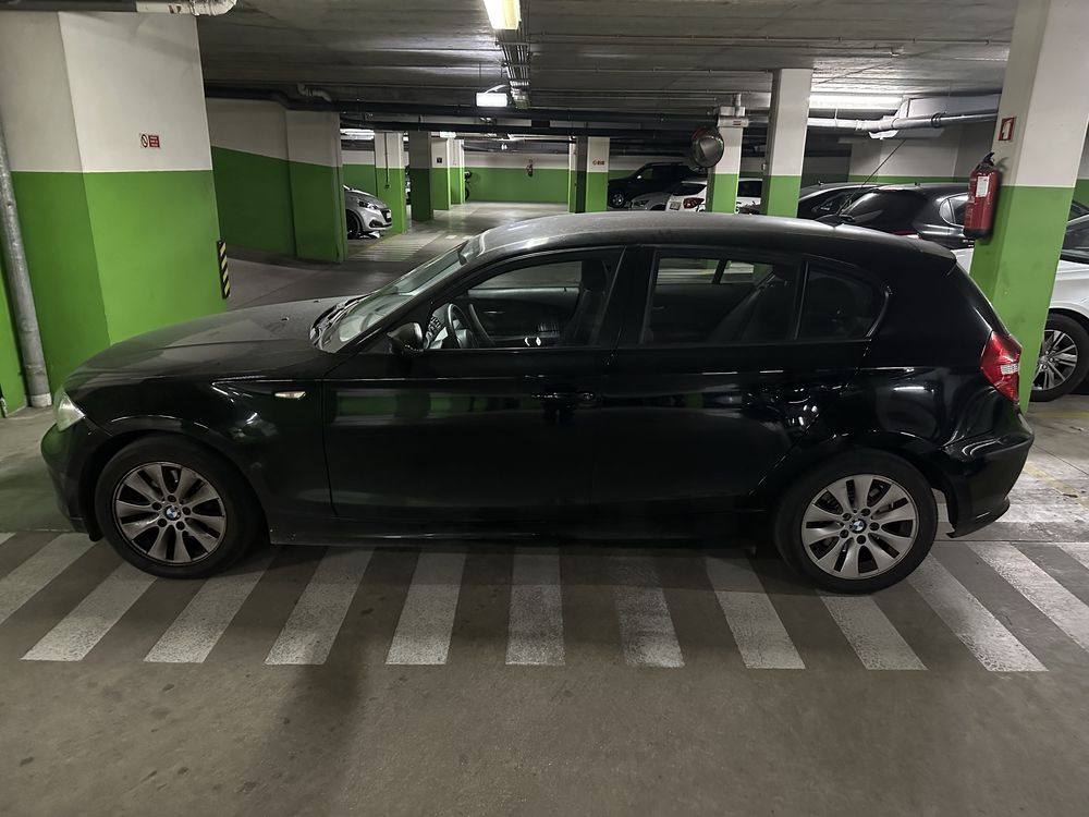 BMW 118d Preto 4 portas