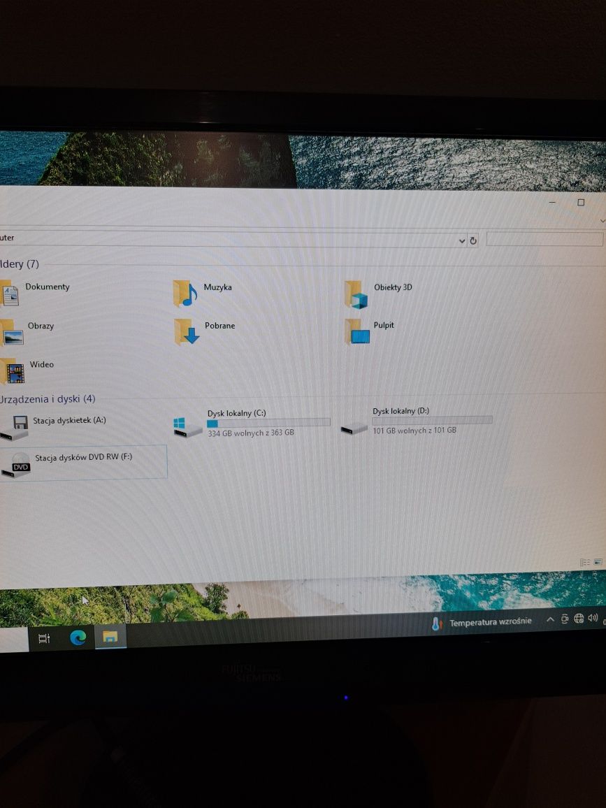 Komputer z monitorem
