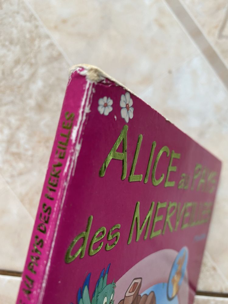 Książka dla dzieci po francusku "Alice aux pays des merveilles"
