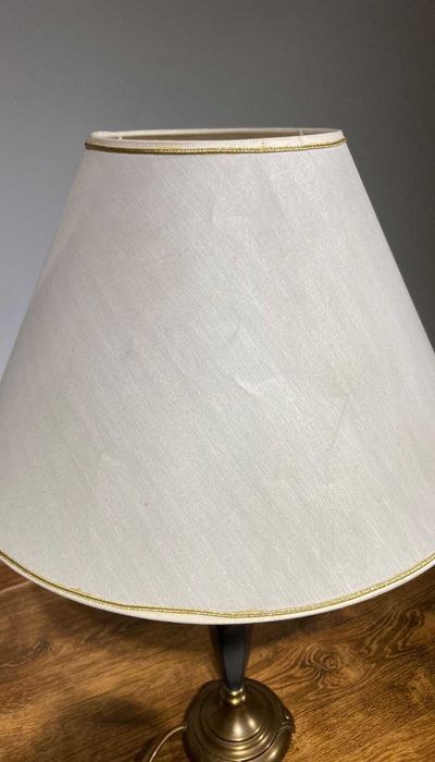 Lampa z abażurem