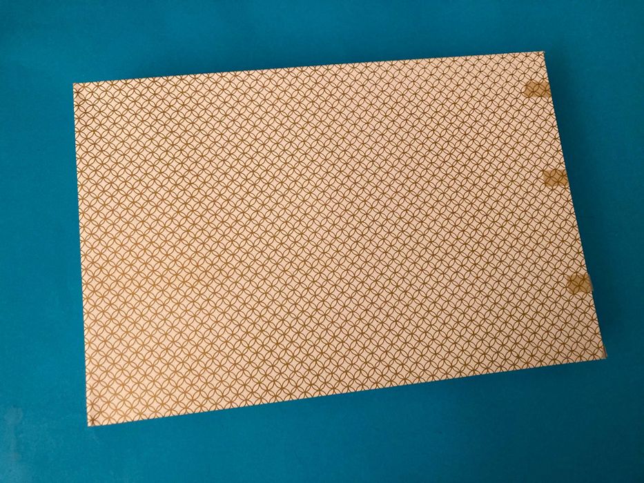 Conjunto muito bonito em madeira para pendurar da Heidi Anos 80