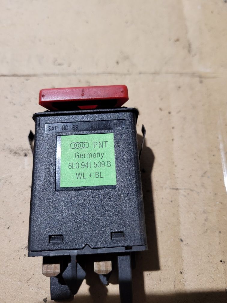 Włącznik przełącznik świateł awaryjnych audi a3 8L 1997r