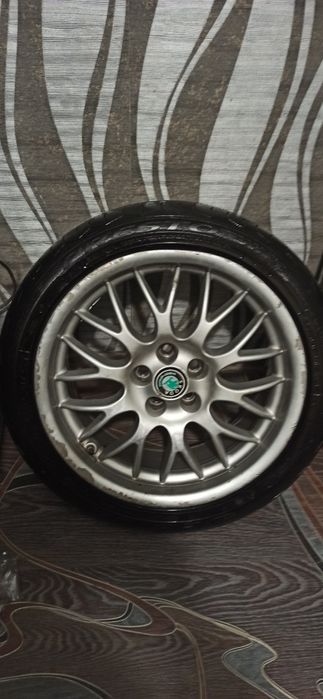 Продам диски r17 с резиной.