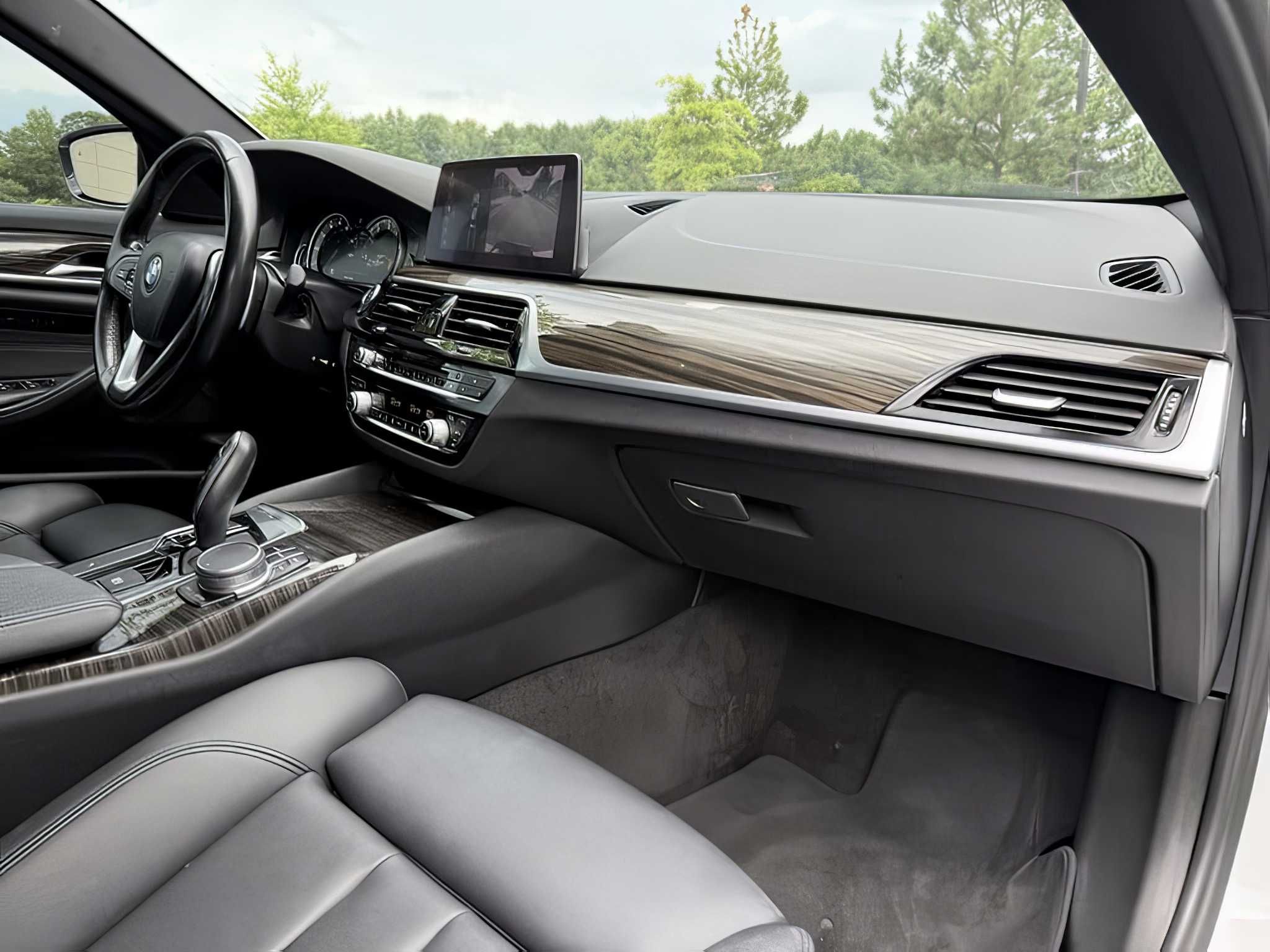 2019 BMW 5 Series 530i