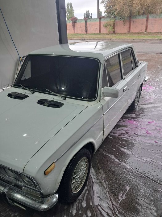 ВАЗ 2103 на повном ходу