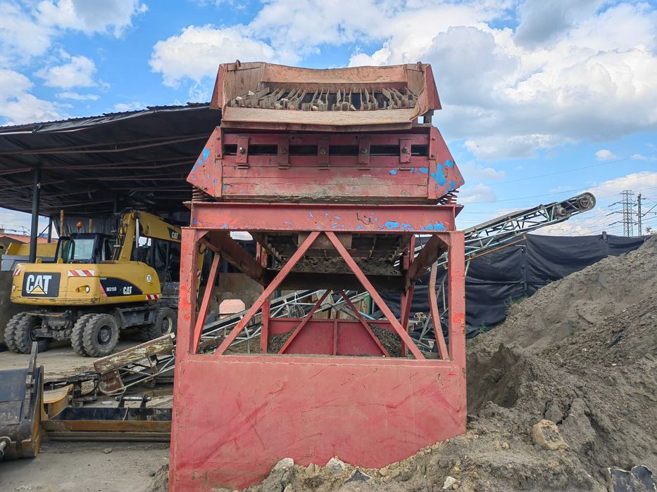 Potężny przesiewacz do kruszyw z sitami i taśmociągami 12m,6m