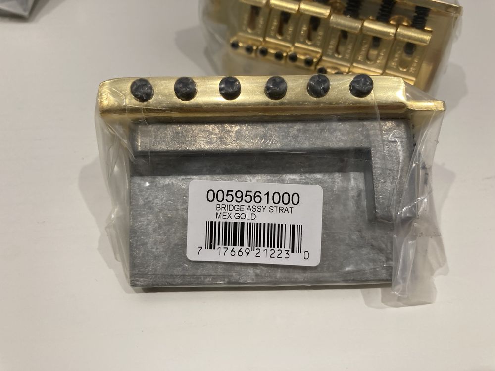 Fender Stratocaster Bridge Gold тремоло бридж на Strat