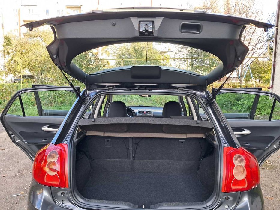 Toyota  2008г.1.6 бензин.