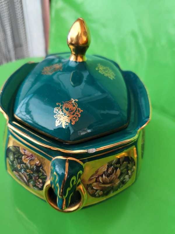 Terrina e castiçal de porcelana