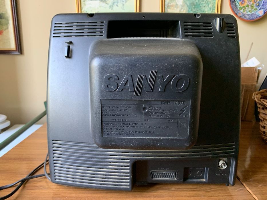 Televisão Sanyo modelo antigo