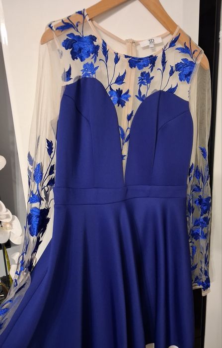 Piękna sukienka rozkloszowana