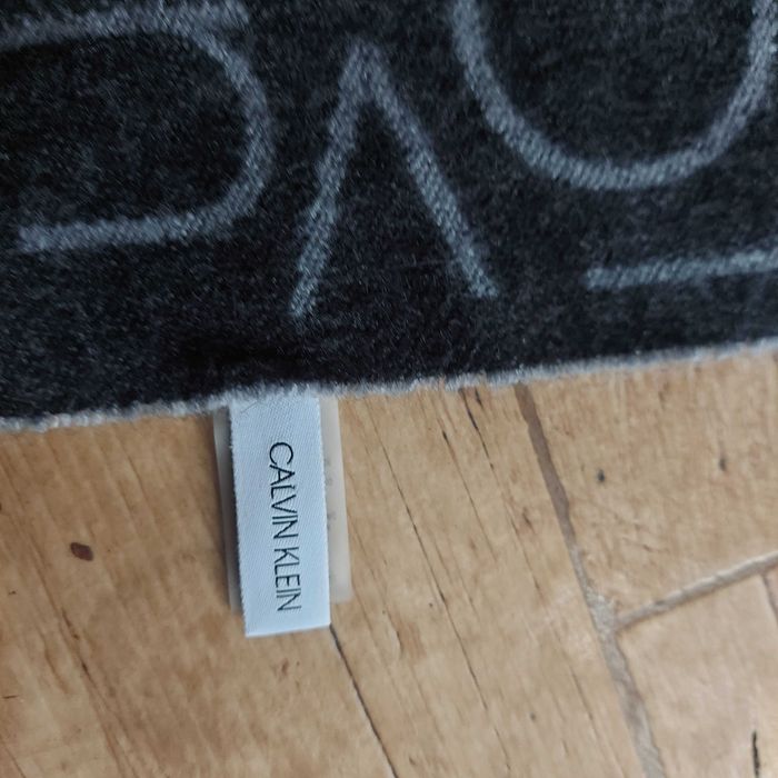Szalik nowy Calvin Klein