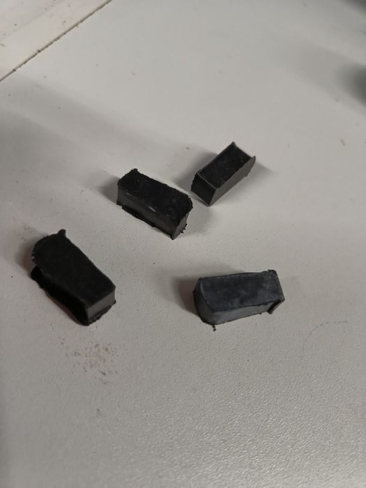 Nowa guma odboju mocowania stopki pasażera Romet wsk