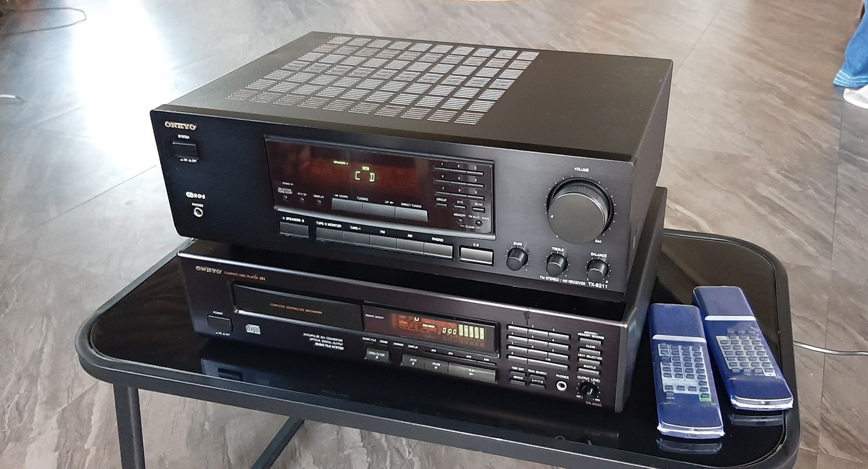 CD проигрыватель Onkyo DX 6930