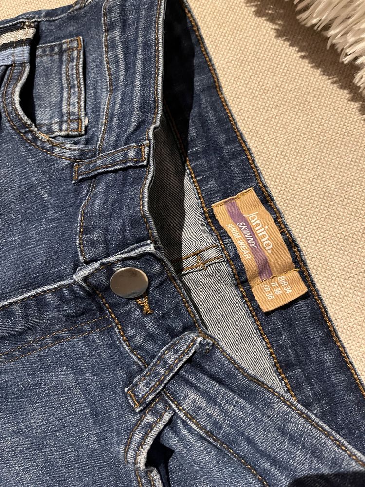Spodnie jeansowe 34 XS skinny z lampasami przetarciami jeansy