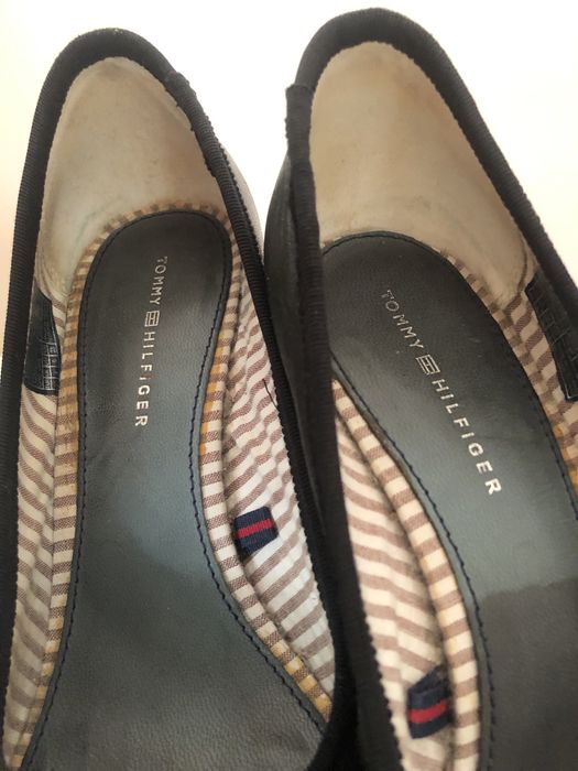 Tommy Hilfiger rozm.37 Czarne na obcasie skóra nat., otwarte palce