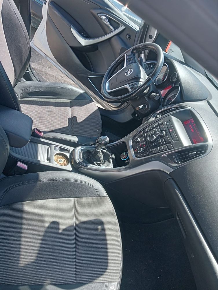 Opel astra 2012.