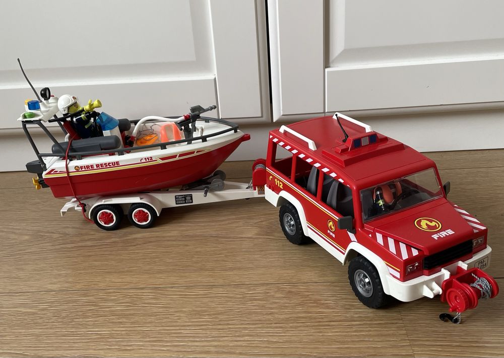 Playmobil 70054 Samochód strażacki z łodzią | stan bardzo dobry